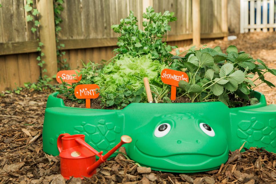Garden sandbox
